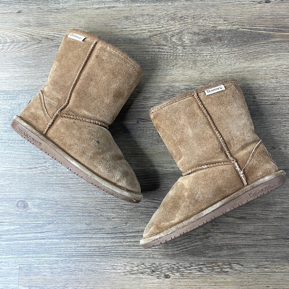 BearPaw Girls Emma Short Sheepskin Suede Sherpa Lined Boots, size Big Girls 3